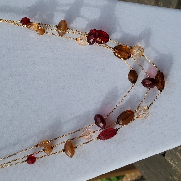 Vintage Avon triple strand beaded necklace and earring set. Still in box - Picture 2 of 4